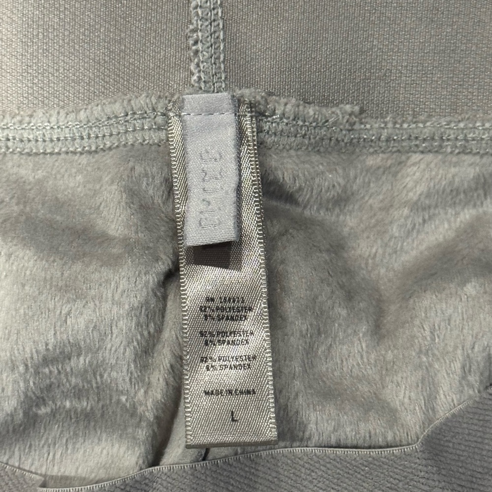 SKIMS Velour Biker Shorts - Picture 6 of 6